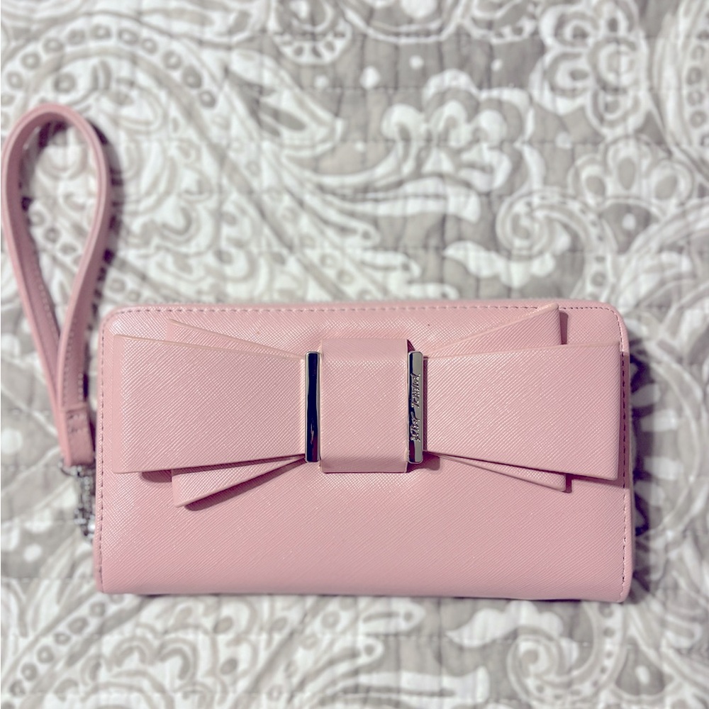 EUC. Betsy’s Johnson Zip-Around Wristlet
